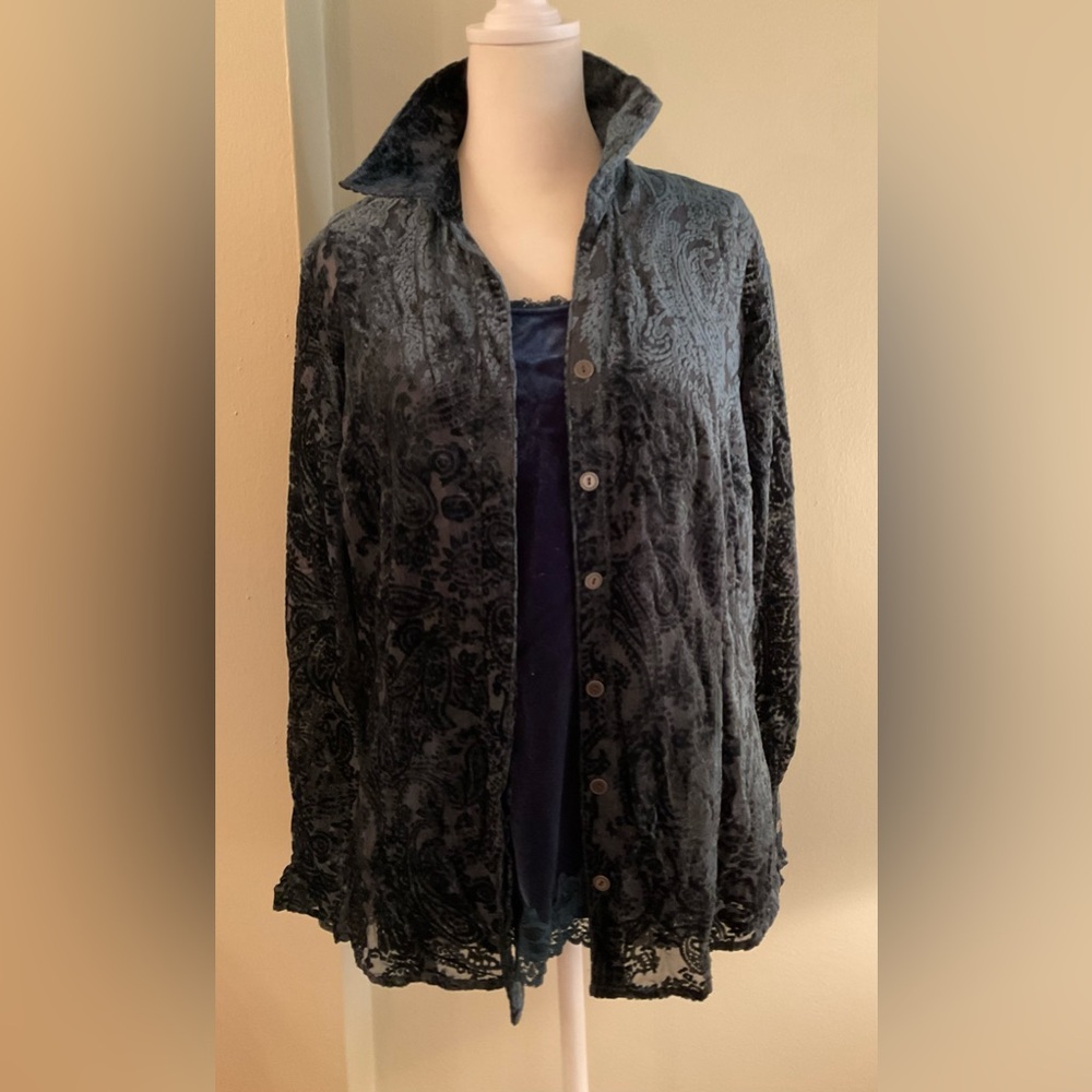 Coldwater Creek velvet Top & Shirt Teal green
Med. NWT